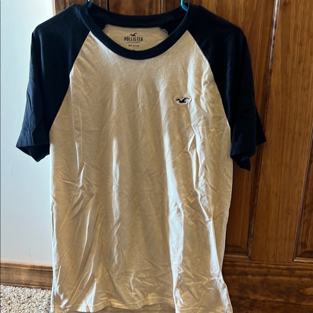 Hollister Black and Tan Short Sleeve Tee